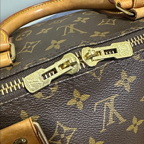 Louis Vuitton Keepall Bandoliere 55 - Picture 8 of 15
